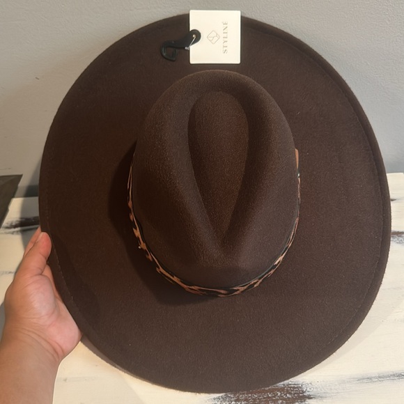 Felt hat with cheetah inspired belt - Picture 3 of 7